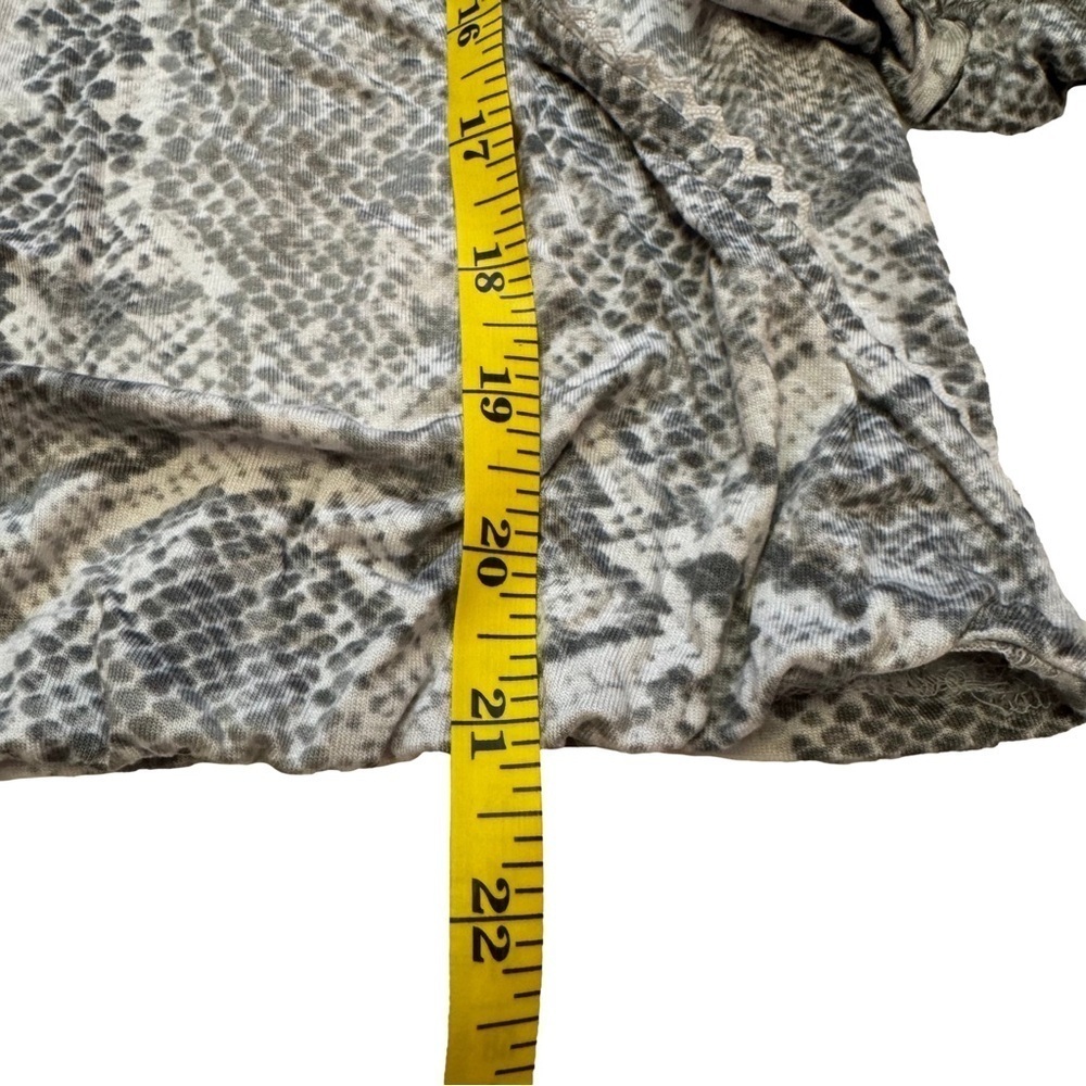 Haute Hippie Tribe Malia Printed Knit Surplice Top Grey Python Size XS Lace NEW - Picture 15 of 16